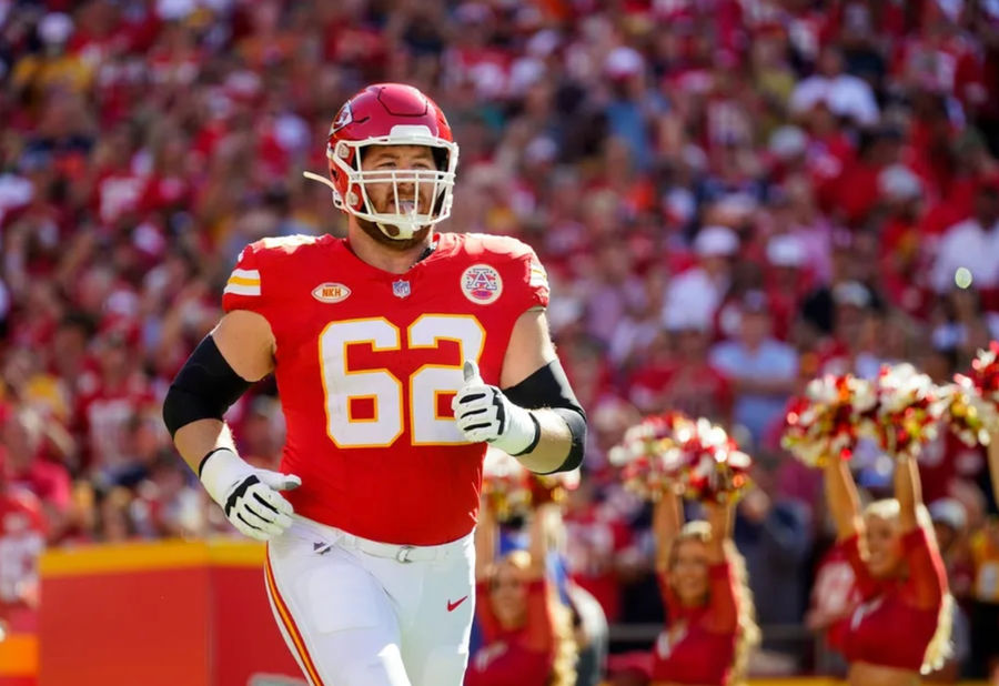 Sep 24, 2023; Kansas City, Missouri, USA; Kansas City Chiefs guard Joe Thuney (62) takes the field prior to a game against the Chicago Bears at GEHA Field at Arrowhead Stadium. Mandatory Credit: Jay Biggerstaff-Imagn Images