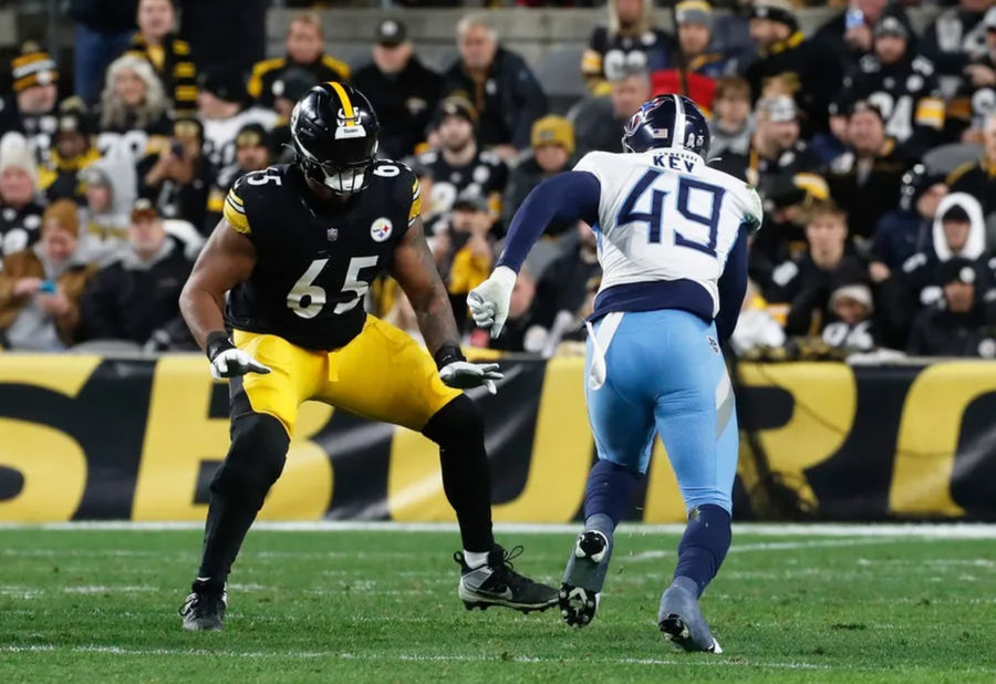 Nov 2, 2023; Pittsburgh, Pennsylvania, USA; Pittsburgh Steelers offensive tackle Dan Moore Jr. (65) prepares to block against Tennessee Titans linebacker Arden Key (49) during the second quarter at Acrisure Stadium. Mandatory Credit: Charles LeClaire-Imagn Images
