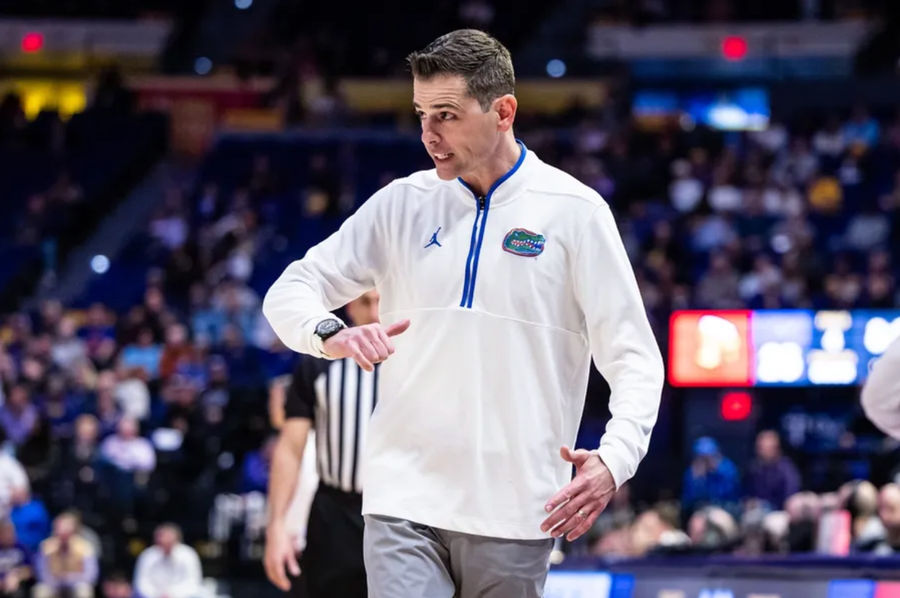 Florida Gators head coach Todd Golden gives direction against the LSU Tigers during the first half at Pete Maravich Assembly Center. Mandatory Credit: Stephen Lew-Imagn Images