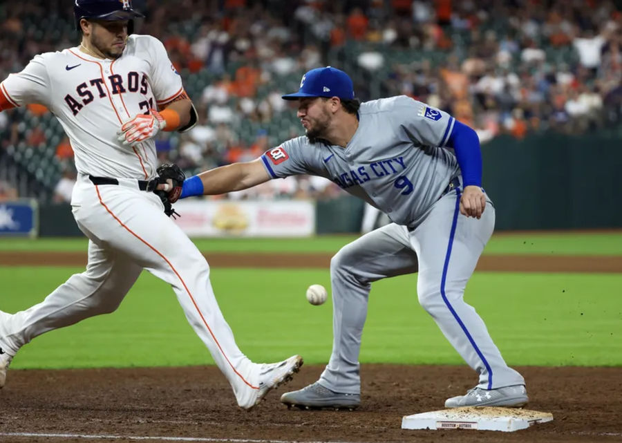 Aug 29, 2024; Houston, Texas, USA; Houston Astros catcher Yainer Diaz (21) collides with Kansas City Royals first baseman Vinnie Pasquantino (9) in the eighth inning at Minute Maid Park. Mandatory Credit: Thomas Shea-USA TODAY Sports