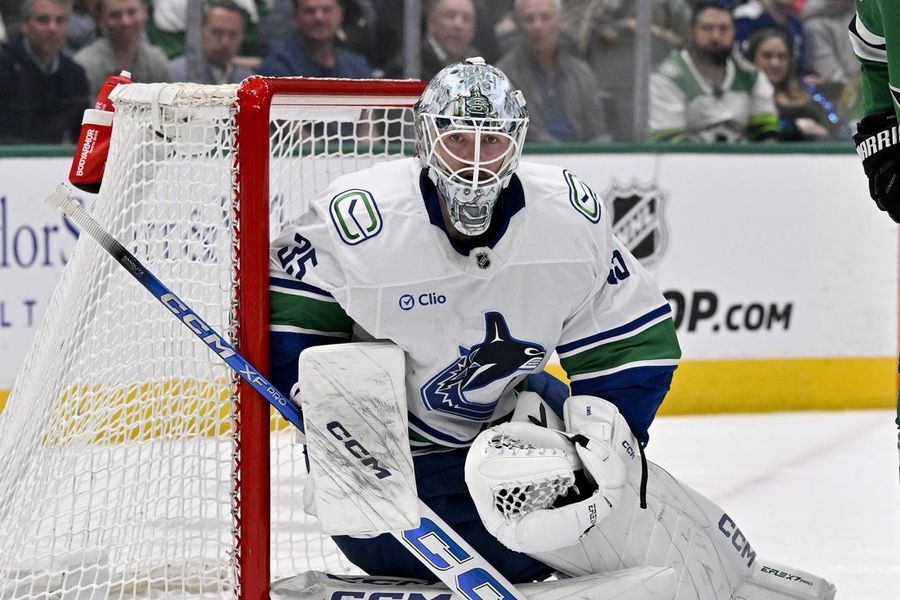 NHL: Vancouver Canucks at Dallas Stars