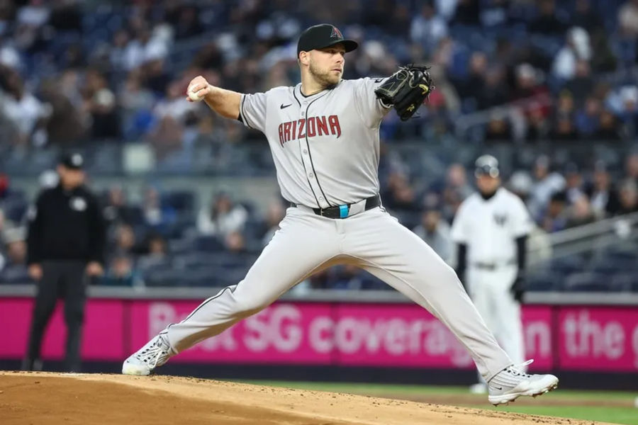 Apr 1, 2025; Bronx, New York, USA; Arizona Diamondbacks starting pitcher Corbin Burnes (39) pitches in the first inning against the New York Yankees at Yankee Stadium. Mandatory Credit: Wendell Cruz-Imagn Images