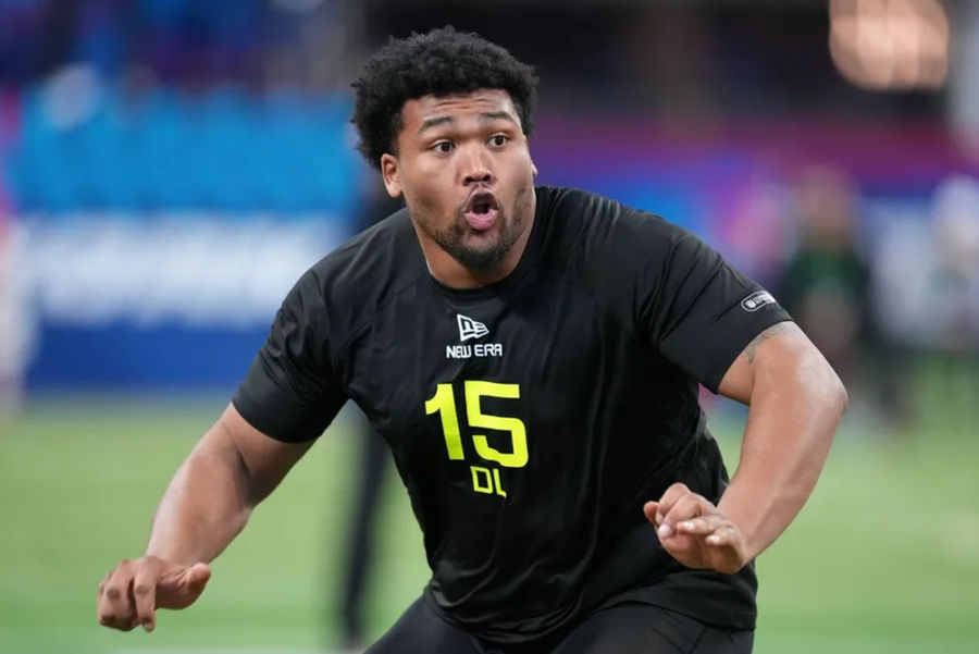 Feb 27, 2025; Indianapolis, IN, USA; Oregon defensive lineman Derrick Harmon (DL15) participates in drills during the 2025 NFL Combine at Lucas Oil Stadium. Mandatory Credit: Kirby Lee-Imagn Images