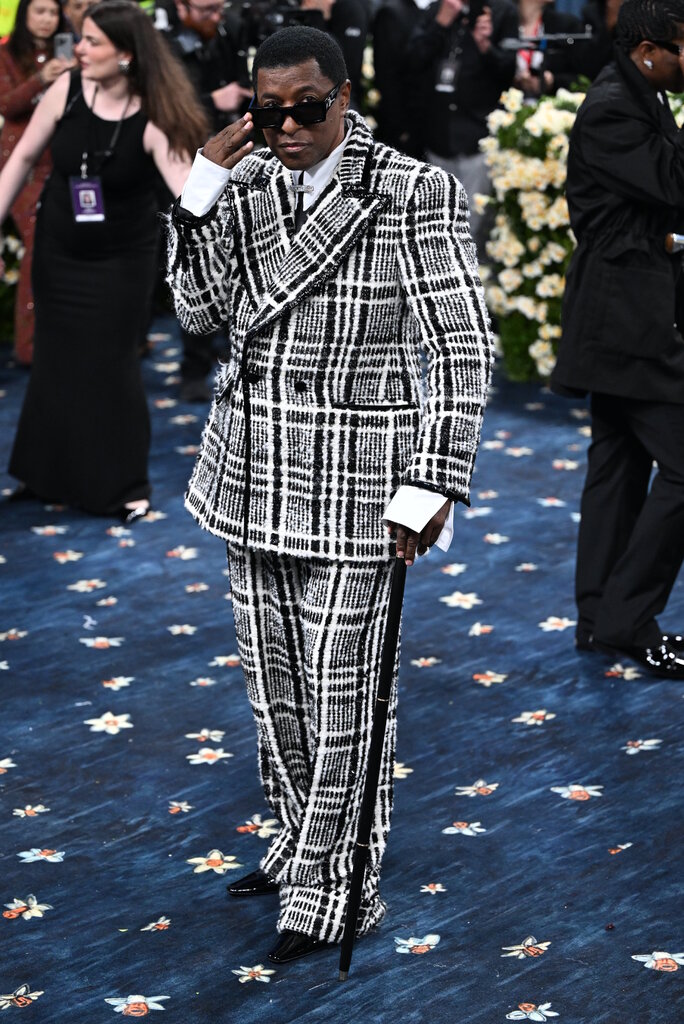 Babyface is wearing a black and white plaid suit.