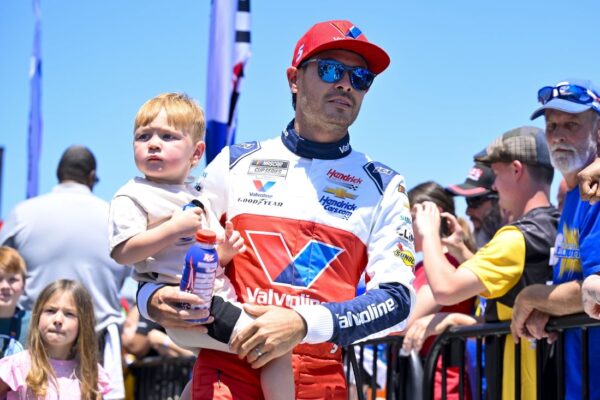 Kyle Larson tops Chris Buescher again, this time for NASCAR Cup pole at Kansas