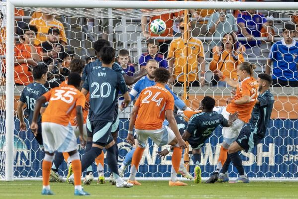 Sounders keep rolling, defeat short-handed Dynamo