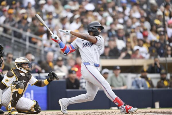 11th-inning wild pitch sends Padres past Marlins