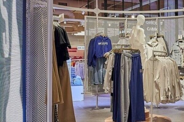 12 bids filed for French womenswear chain Jennyfer, including by Beaumanoir, Pimkie and Celio