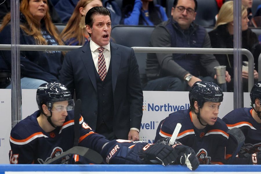NHL: Carolina Hurricanes at New York Islanders