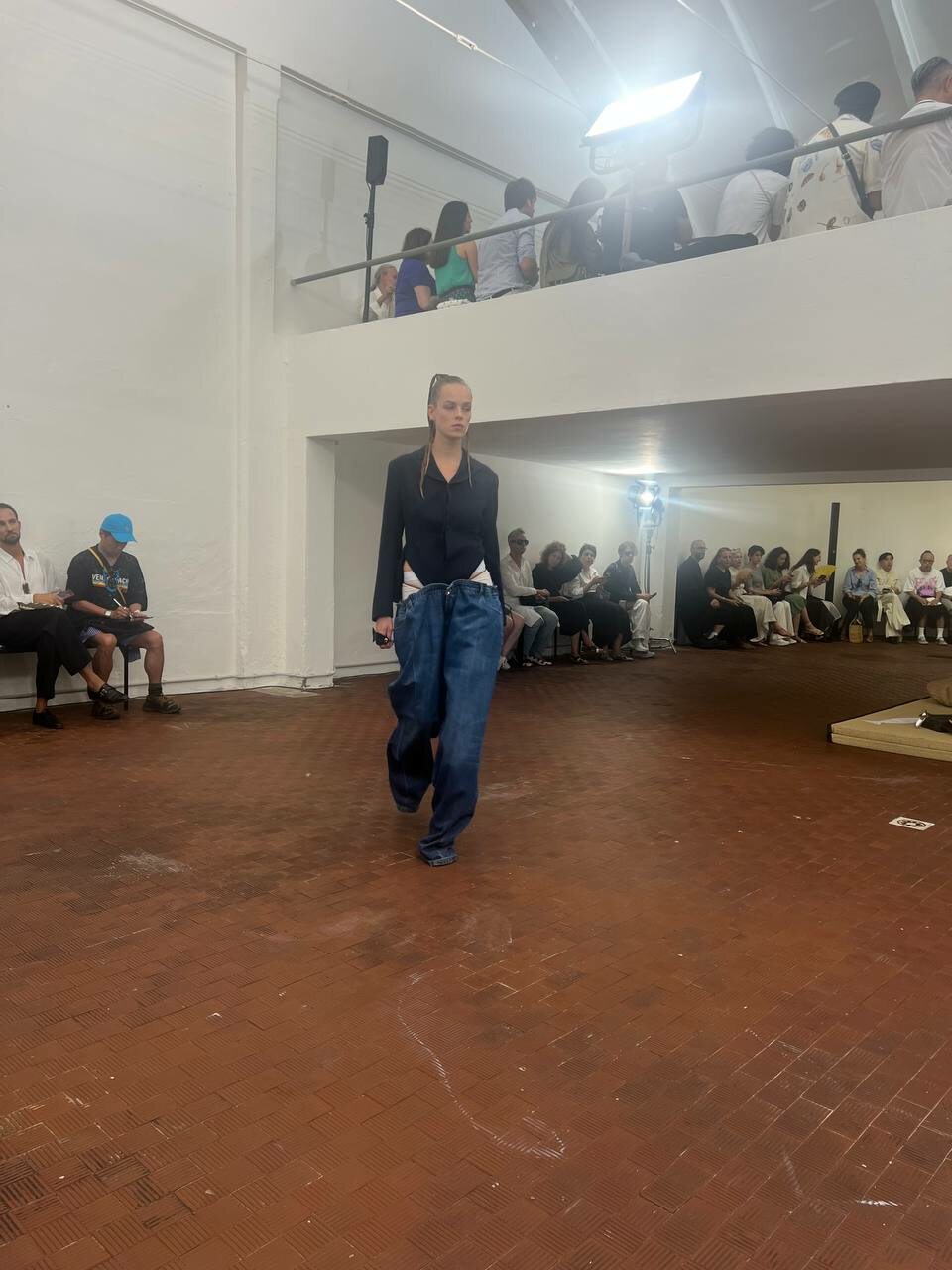 Voluminous denim trousers paired with a tailored blazer underline Setchu’s genderless elegance.