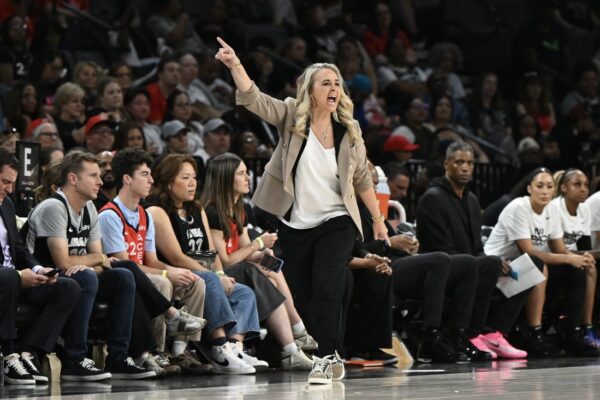 Aces start strong, hold off Storm for 2nd straight win