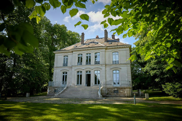 Late fashion icon Lagerfeld's discreet villa near Paris goes under hammer