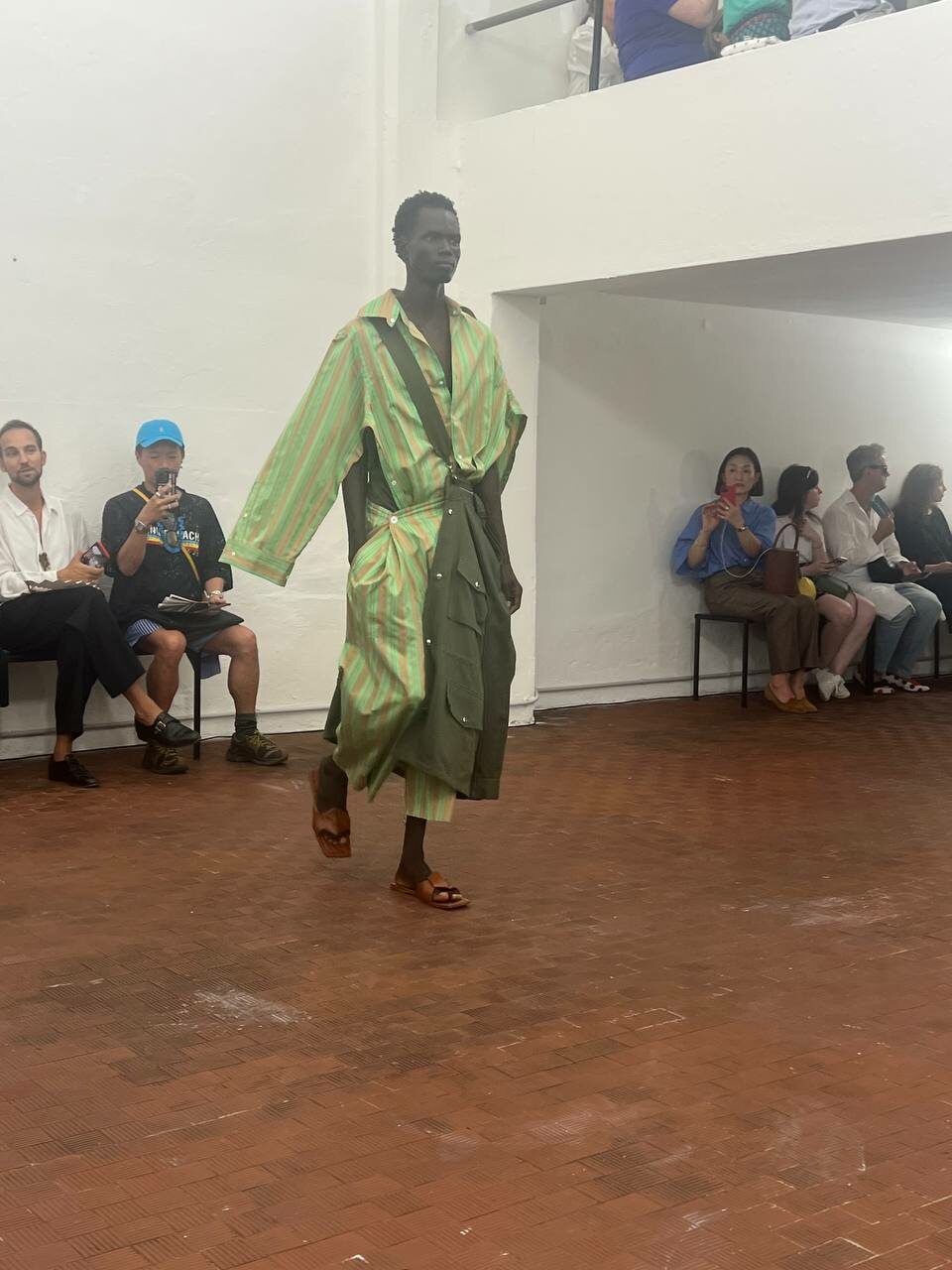 Loose safari-inspired layers reimagined through gender-fluid tailoring at Setchu’s Milan show.