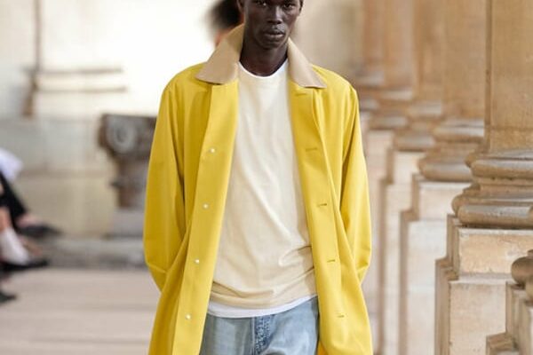 Paris Fashion Week: the art of dressing with effortless grace according to Auralee and The Row