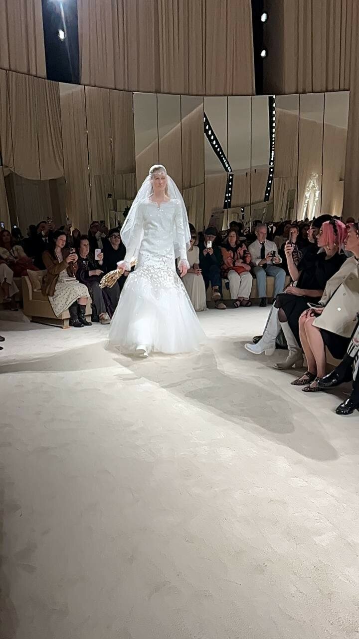The finale bride dazzled in white lace and jade beads, paying tribute to Chanel’s legacy of elegance.