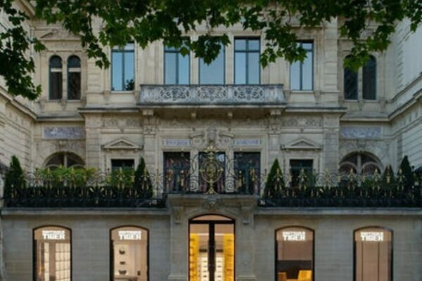 Onitsuka Tiger grandly opens its Yellow concept on the Champs-Elysées