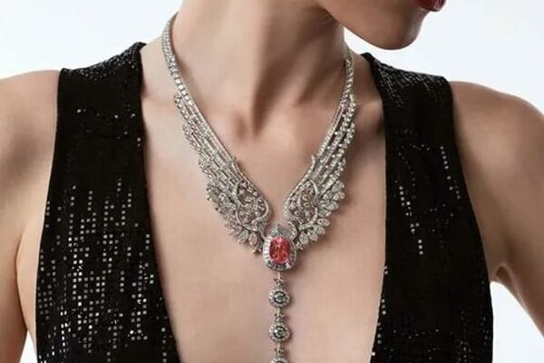 Paris: High-end jewelry remains effervescent despite luxury downturn