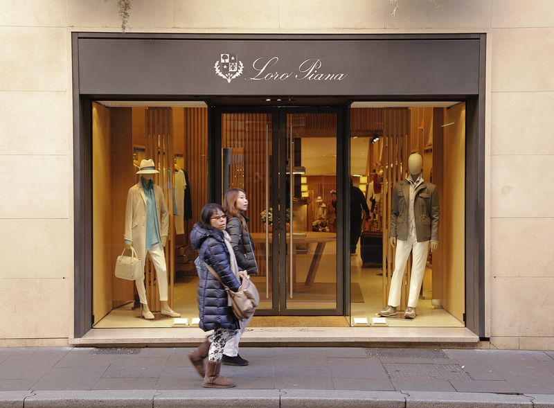 Italian court places Loro Piana under judicial administration.
